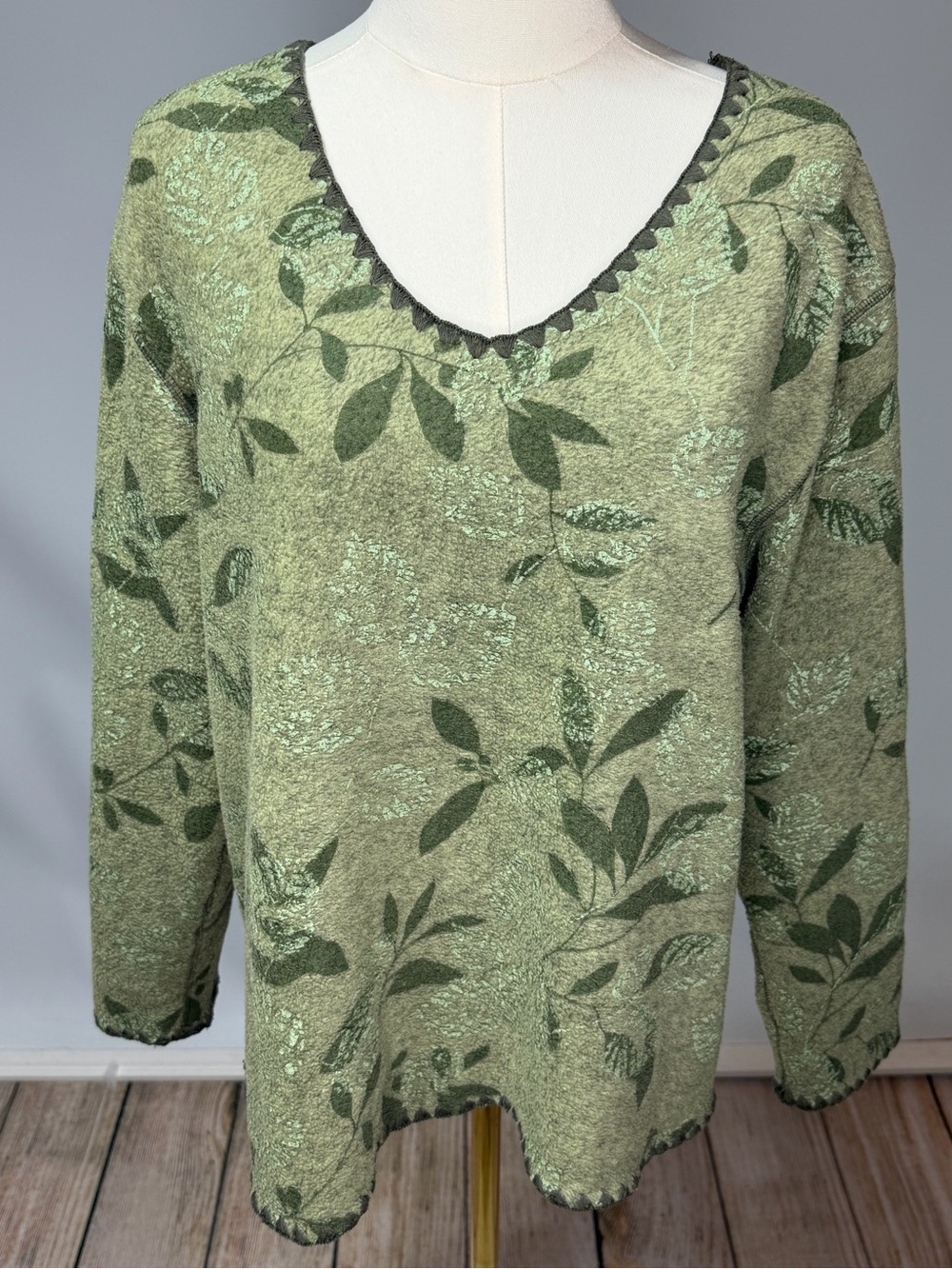 Coldwater Creek Green Leaf-Print V-Neck Sweater